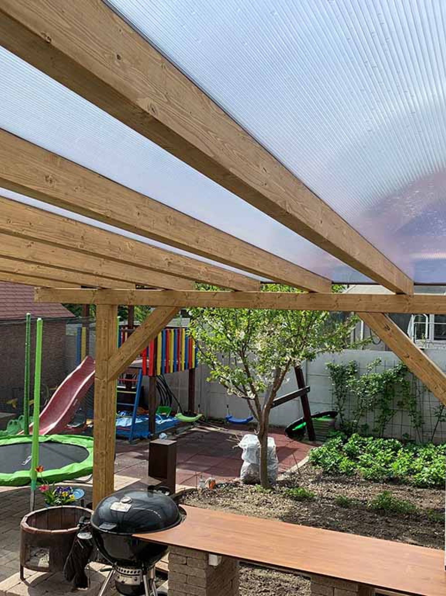 Faszerkezetes polikarbonattető