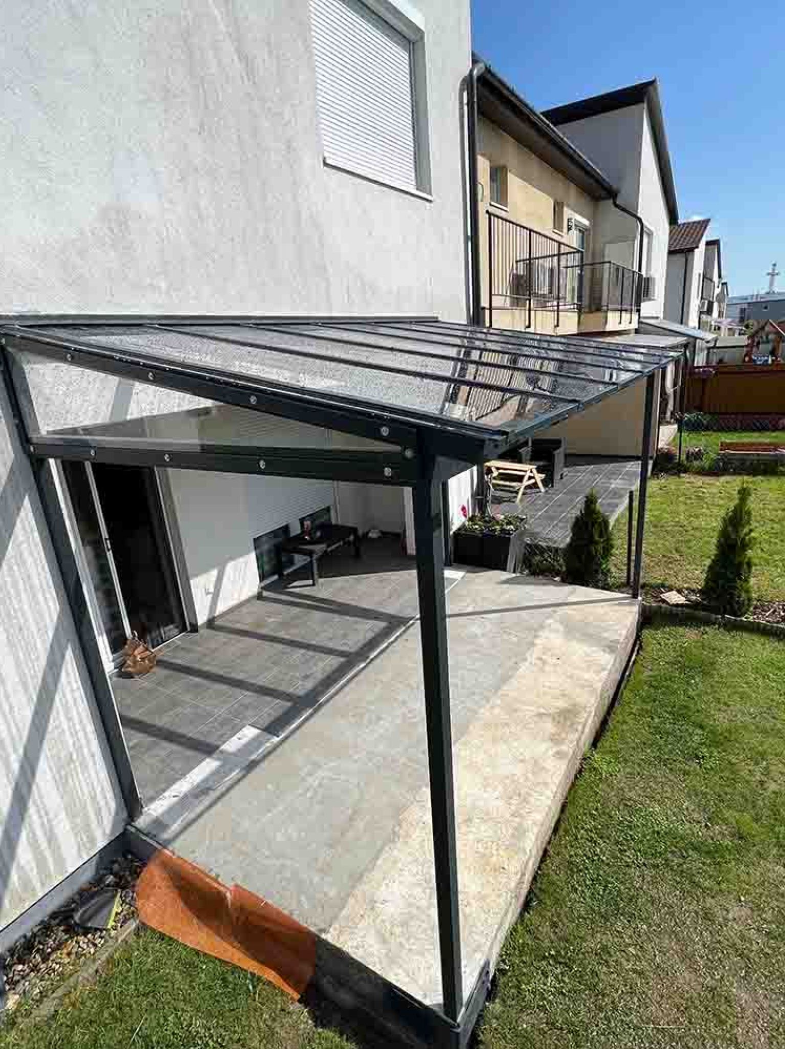 tömör polikarbonát tetö